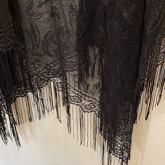 NY Collection woman one size fits all black lace cape - Picture 5 of 7
